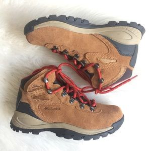 NWT Columbia waterproof Hiking boots